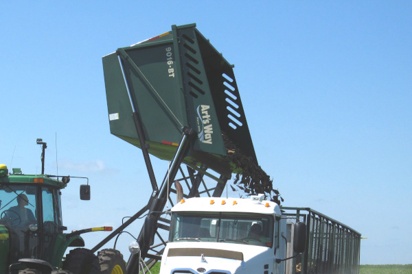 Art's Way | Sugar Beet Harvester | Model High Dump Cart - 9016-BT for sale at Western Implement, Colorado